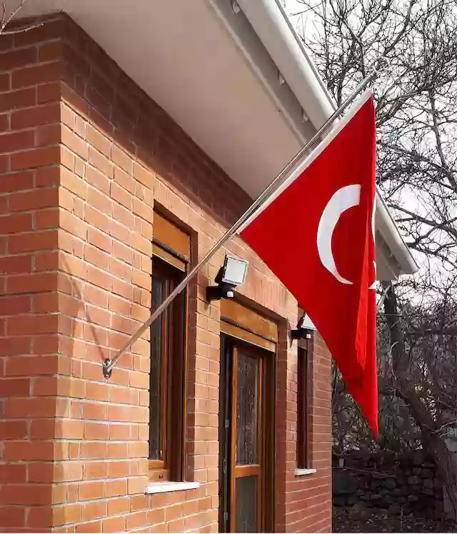 Açılı Bayrak Direği